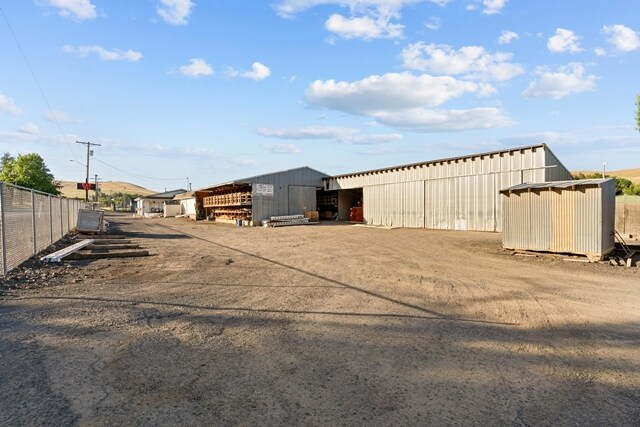 More Photos Of 424 W Linden Way, Heppner Storefront For Sale