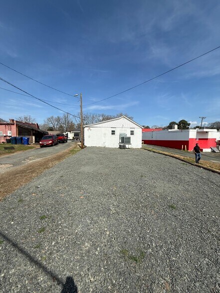 More Photos Of 580 Cornelius St, Hillsborough Freestanding For Sale