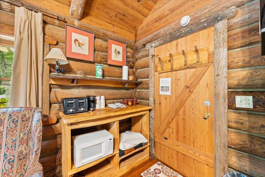 More Photos Of 15702 Highway 197 N, Clarkesville Hospitality For Sale