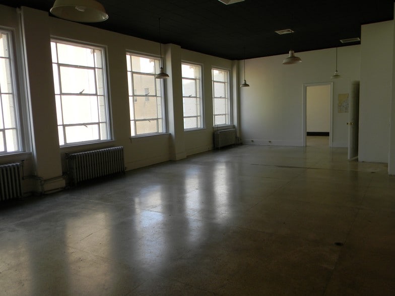 More Photos Of 819 Lee St, Charleston Office For Lease