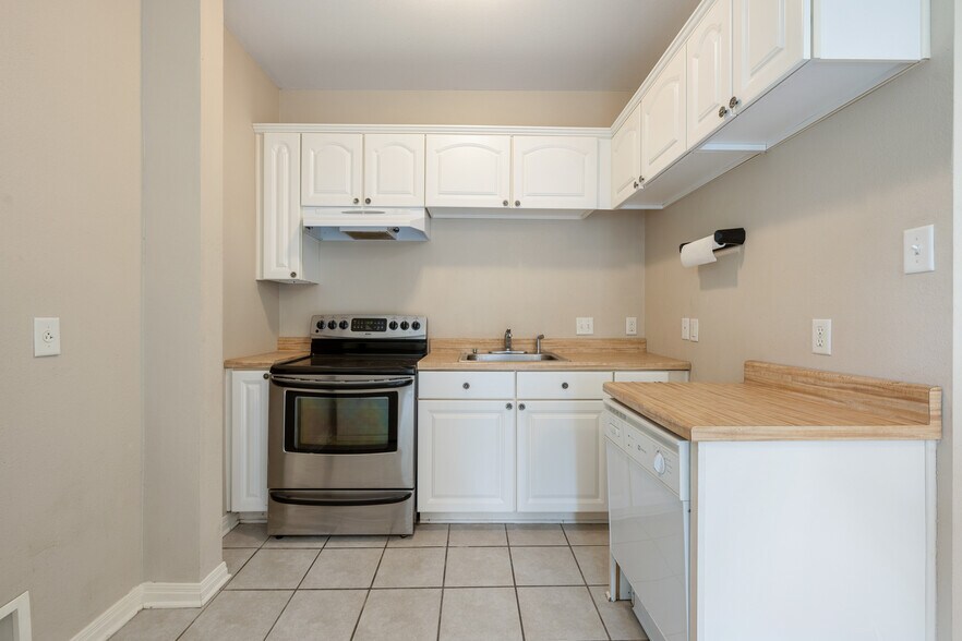 More Photos Of 5205 Hudson Bend Rd, Austin Light Manufacturing For Sale