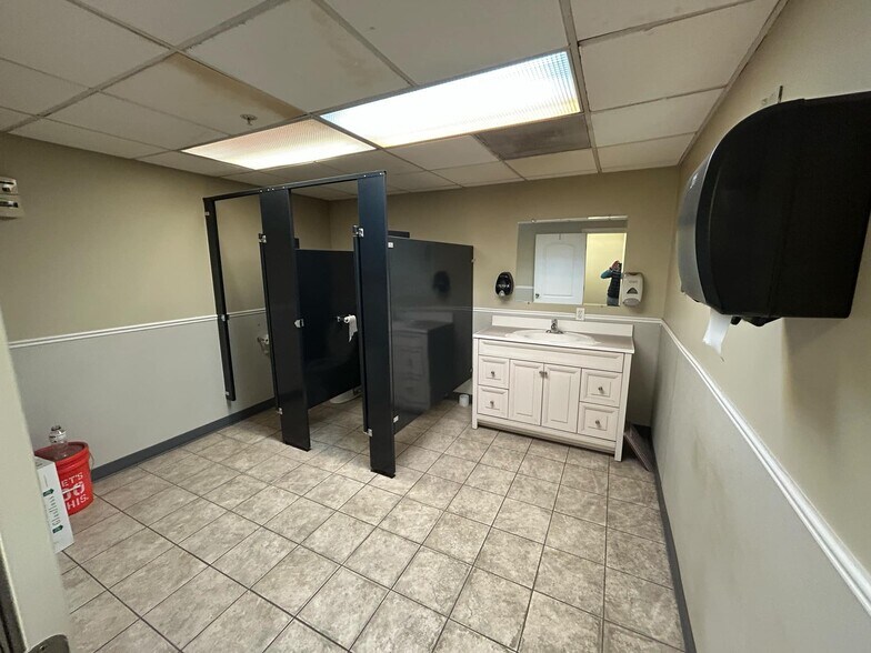 More Photos Of 2951 Pennsylvania Ave, Ogden Manufacturing For Lease