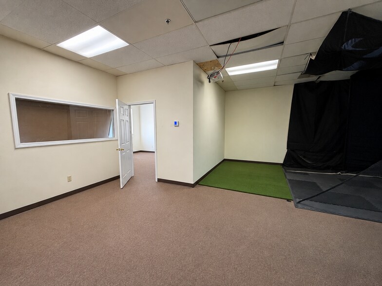 More Photos Of 17 Sterling Rd, Billerica Flex For Lease