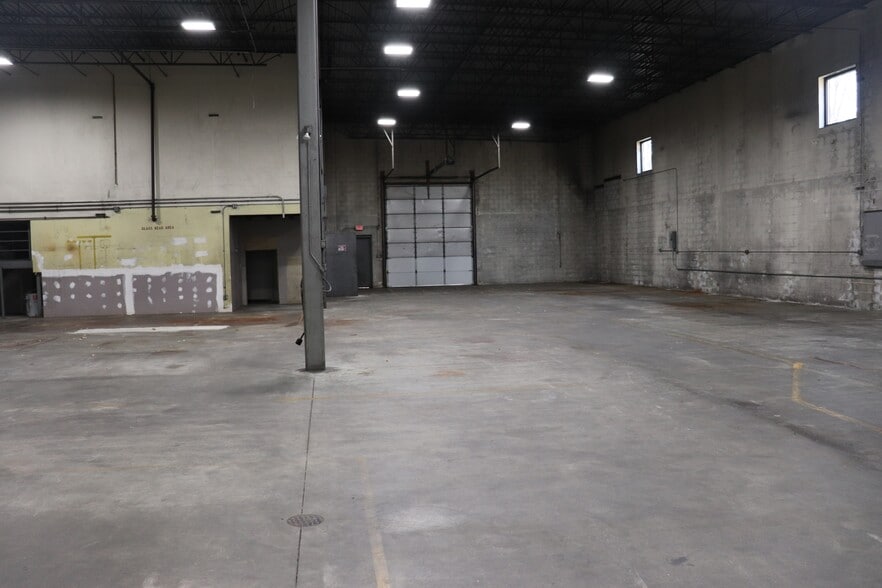 More Photos Of 1 Nablus Rd, Wakefield Distribution For Lease