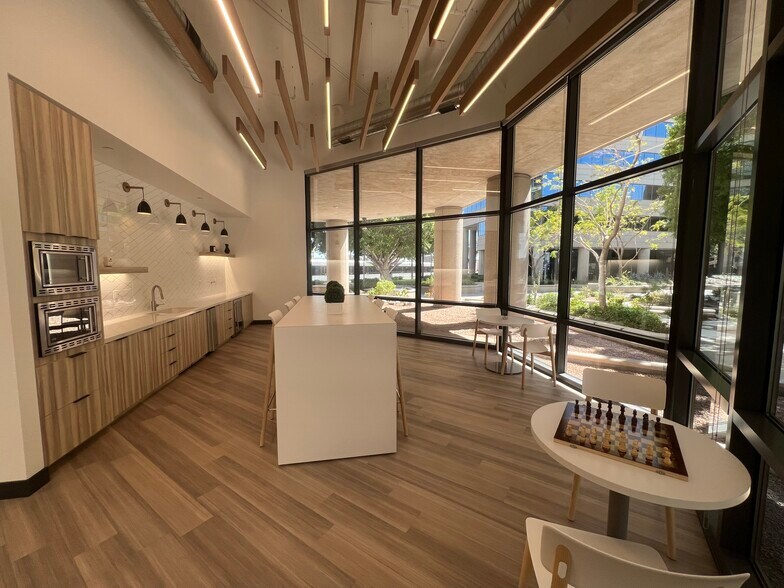 More Photos Of 2800 N Central Ave, Phoenix Office For Lease