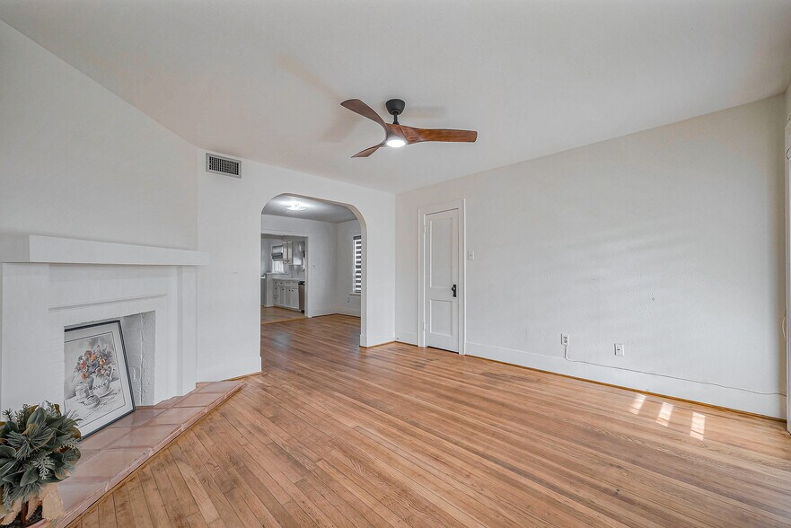 More Photos Of 1505 Dunlavy St, Houston Office For Lease