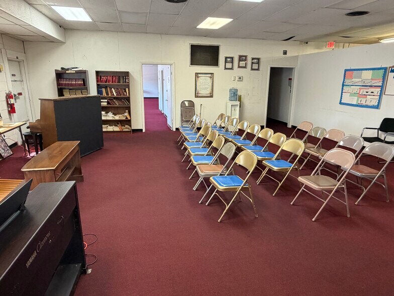 More Photos Of 3015 Earl Pl NE, Washington Office For Lease