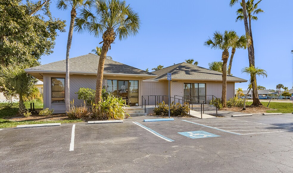 More Photos Of 16680 Mcgregor Blvd, Fort Myers Office For Lease