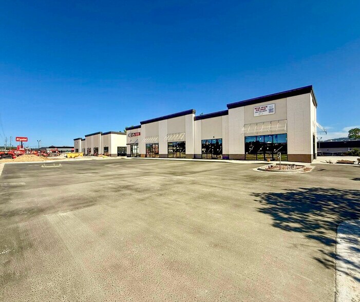 More Photos Of 1010 Memorial Pky N, Huntsville Storefront For Lease