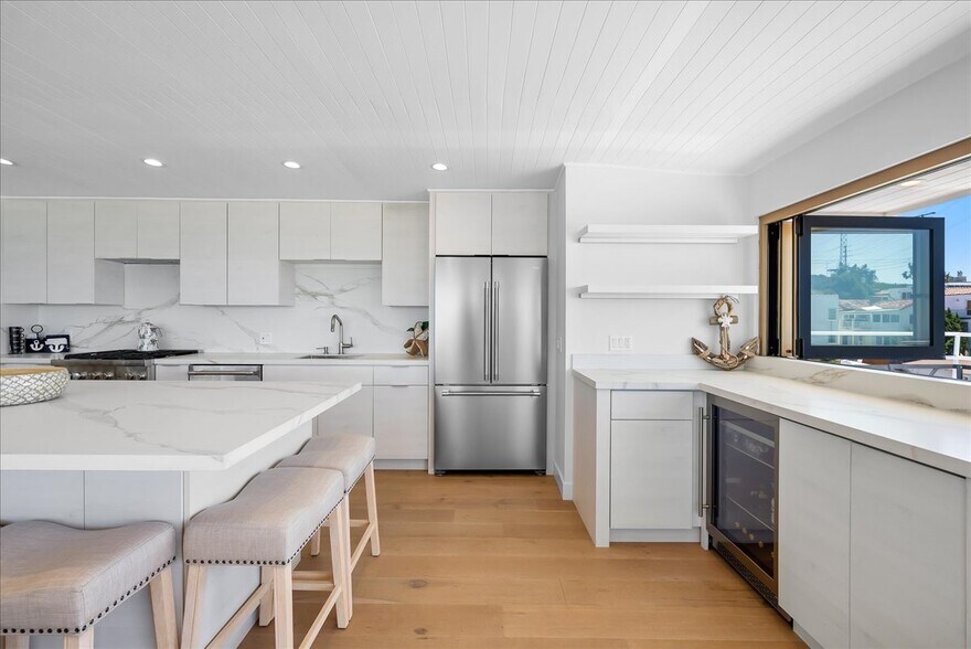 More Photos Of 3921 Highland Ave, Manhattan Beach Storefront Retail Residential For Sale