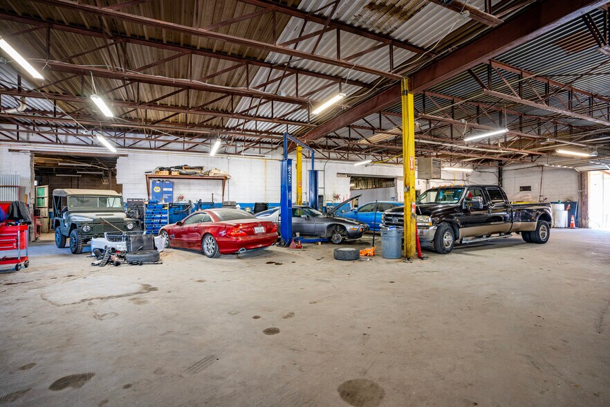 More Photos Of 1204 Powhattan St, Dallas Industrial For Sale