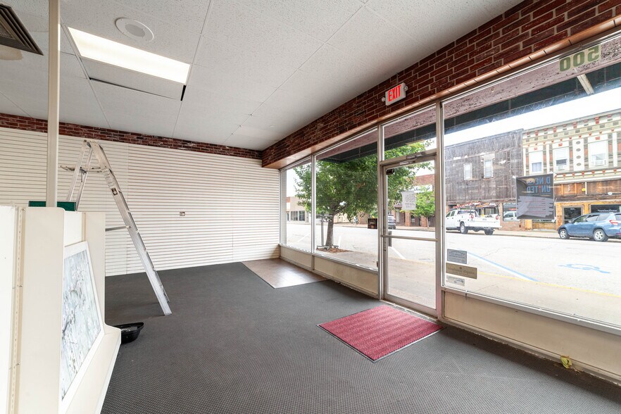 More Photos Of 500 W Reed St, Moberly Storefront For Lease