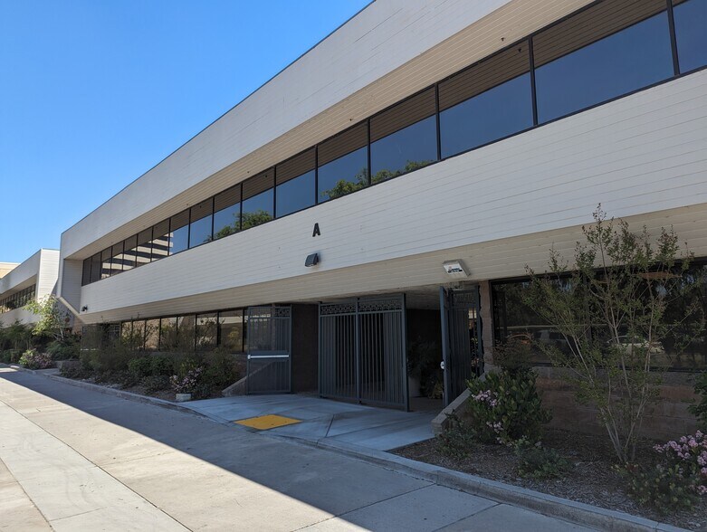 More Photos Of 5100 California Ave, Bakersfield Office For Lease
