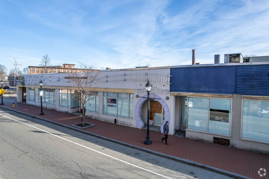 More Photos Of 200-226 Moody St, Waltham Freestanding For Sale