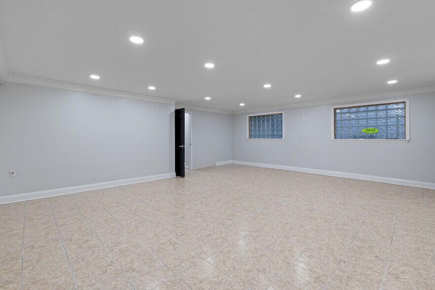 More Photos Of 2020 Dixie Hwy, Waterford Freestanding For Lease