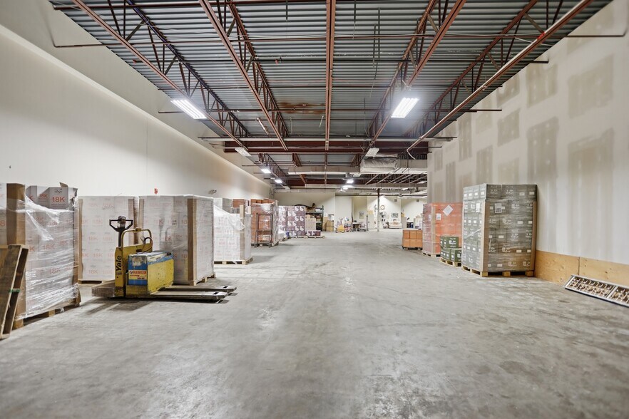 More Photos Of 678 Andover St, Lawrence Light Manufacturing For Lease