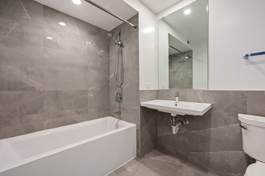 More Photos Of 1710 W Lunt Ave, Chicago Apartments For Sale