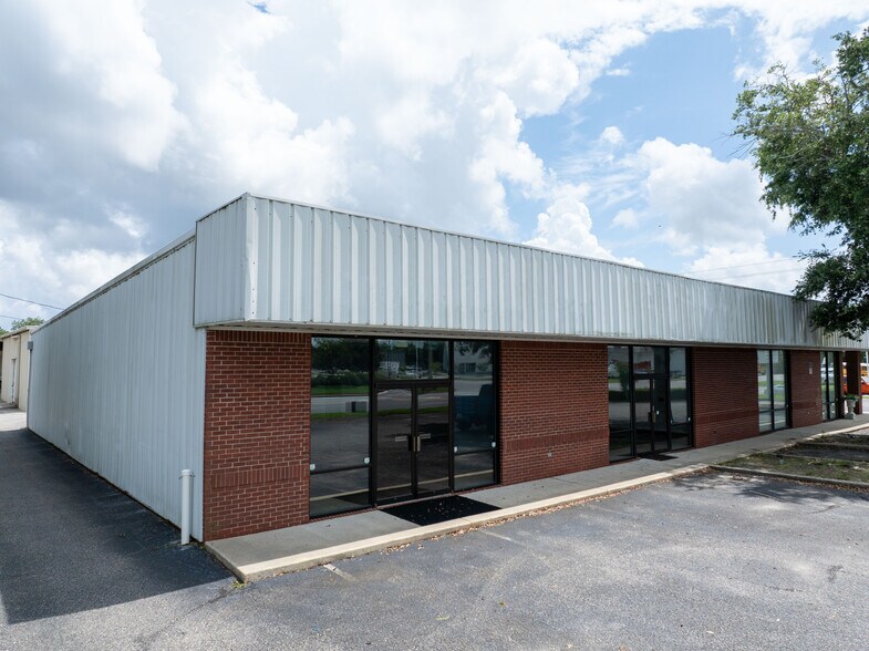 More Photos Of 275 W Airport Blvd, Pensacola Storefront Retail Office For Lease