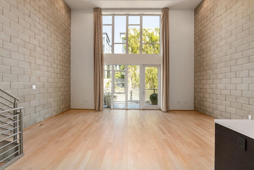 More Photos Of 3450 Cahuenga Blvd W, Los Angeles Office Residential For Sale