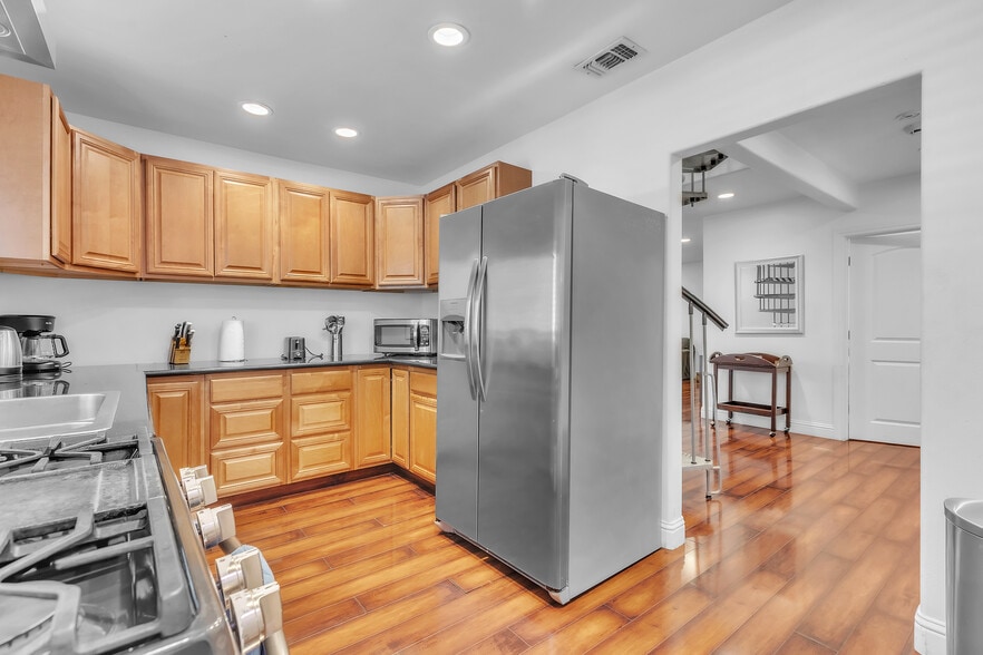 More Photos Of 8035 Sunrise Blvd, Citrus Heights Apartments For Sale