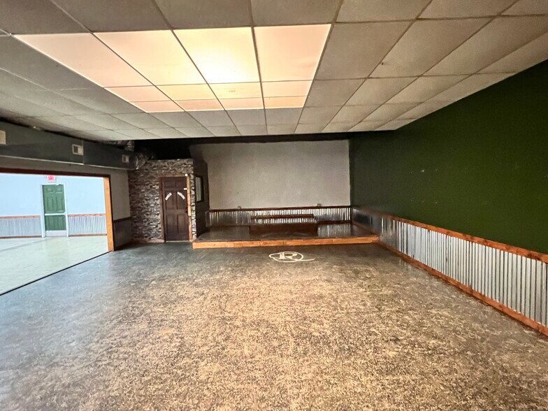 More Photos Of 612 Slater St, Kings Mountain Flex For Lease