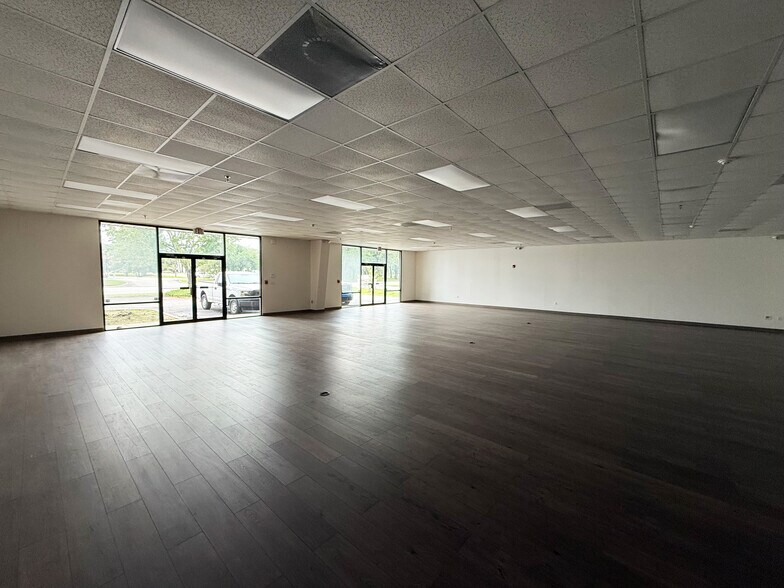 More Photos Of 275 W Airport Blvd, Pensacola Storefront Retail Office For Lease