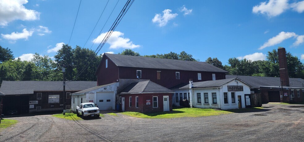 More Photos Of 141 Summer St, Plantsville Warehouse For Lease