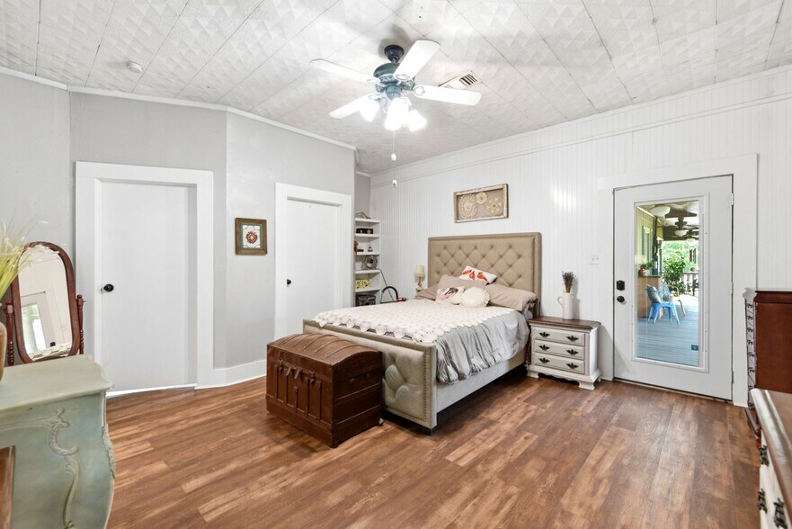More Photos Of 9282 State Highway 75 S, New Waverly Freestanding For Sale
