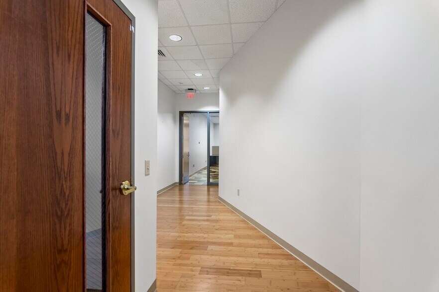 More Photos Of 15 SW Old State Capitol Plz, Springfield Office For Sale