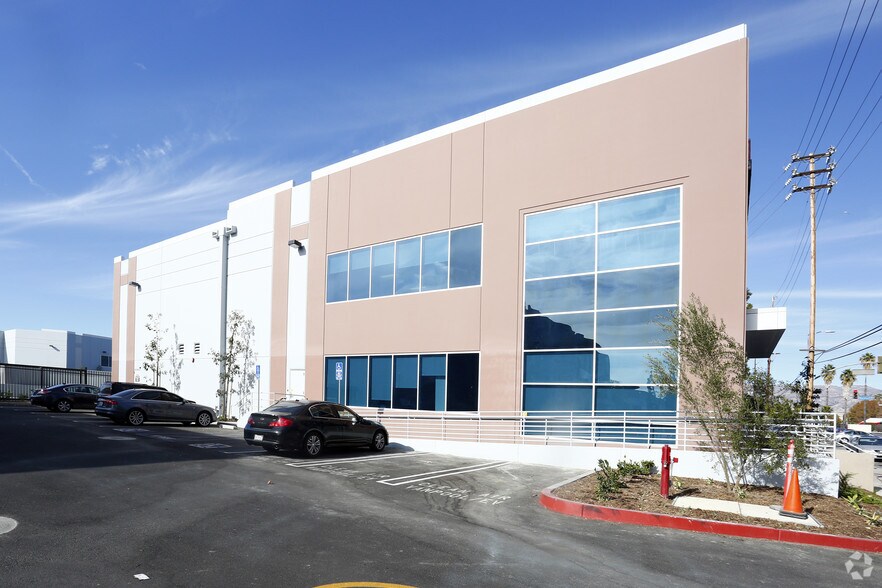 More Photos Of 9043 N Lurline Ave, Chatsworth Warehouse For Lease