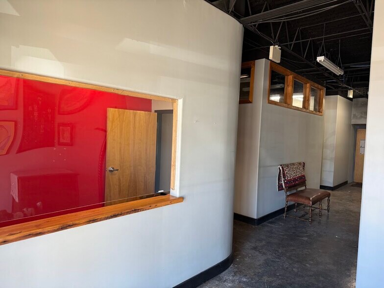 More Photos Of 4800 Division Ave, Birmingham Showroom For Lease