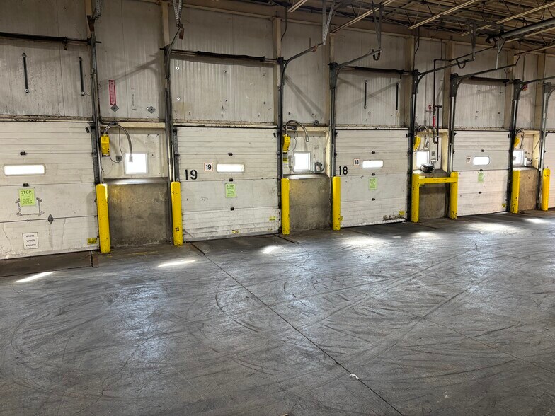 More Photos Of 2300 E Rice St, Sioux Falls Refrigeration Cold Storage For Sale