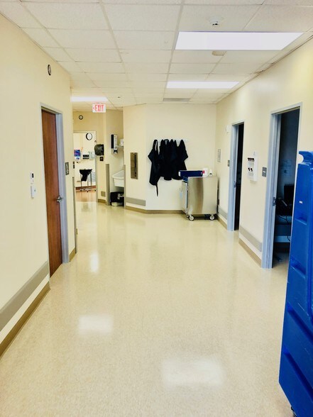 More Photos Of 1229 Creekway Dr, Sugar Land Medical For Lease