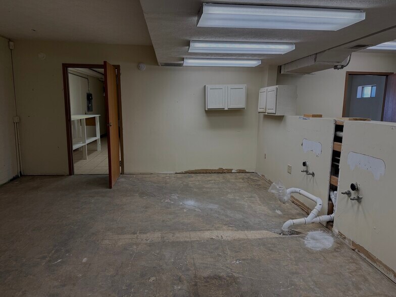 More Photos Of 3615 N 44th St, Lincoln Freestanding For Sale
