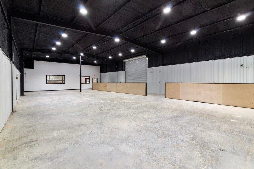 More Photos Of 2762 State Highway 21 E, Caldwell Warehouse For Lease