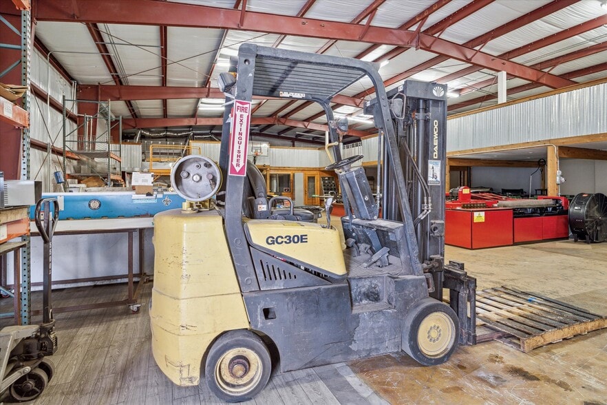 More Photos Of 11126 Timber Crest Dr, Houston Warehouse For Lease