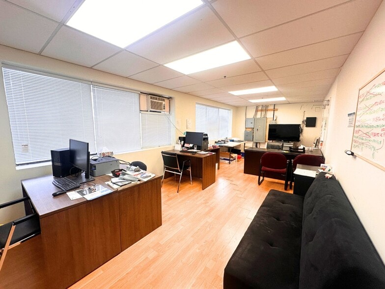 More Photos Of 12800 Bathgate Way, Richmond Warehouse For Lease