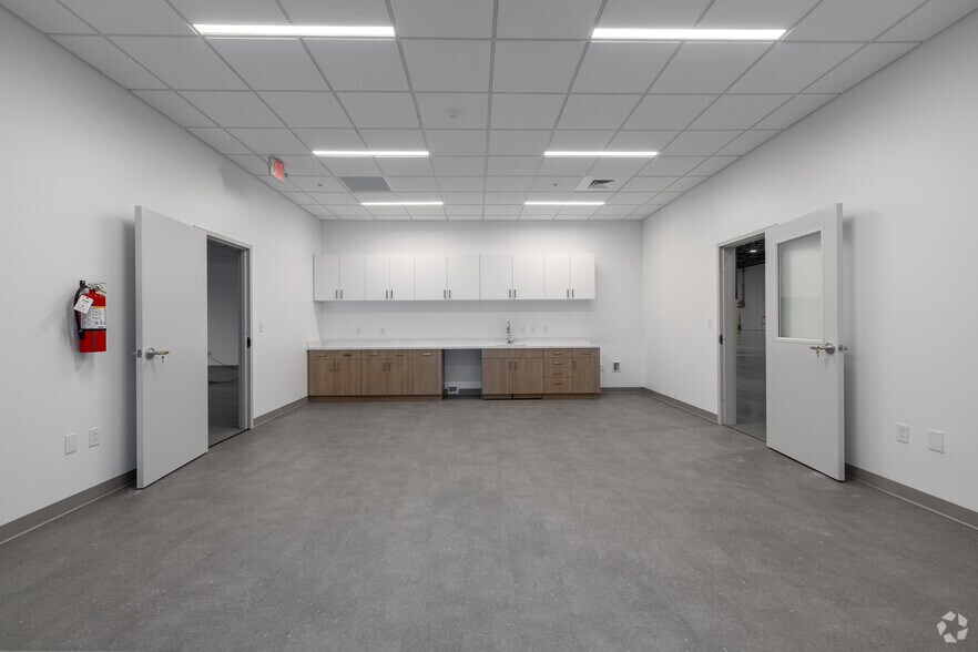 More Photos Of 1305 Furnace Rd, Linthicum Heights Distribution For Lease