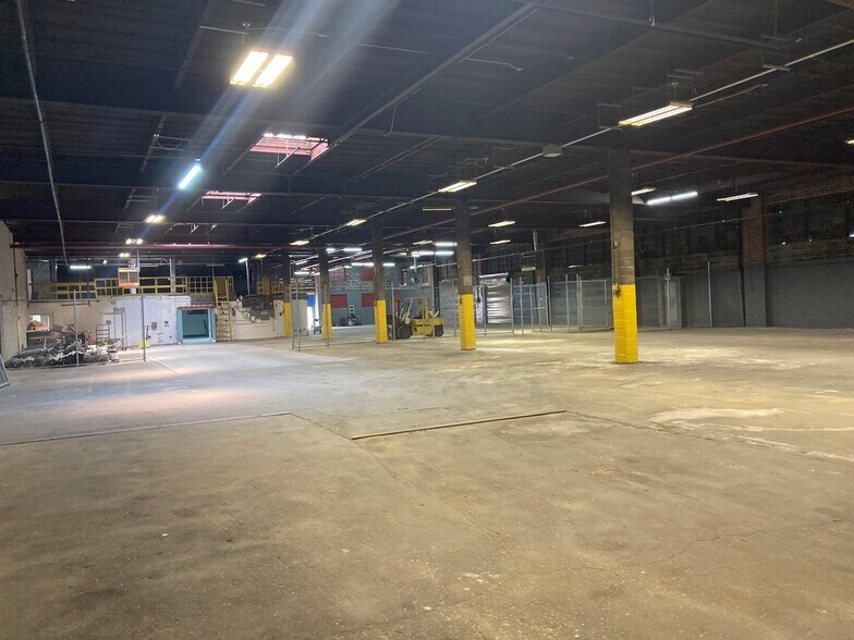 More Photos Of 529 Cozine St, Brooklyn Warehouse For Lease