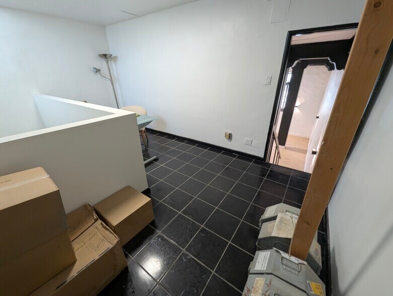 More Photos Of 1861 Whitley Ave, Los Angeles Apartments For Lease