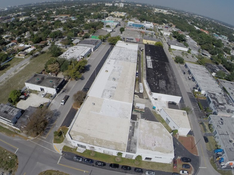 More Photos Of 301-395 NE 59th St, Miami Showroom For Lease