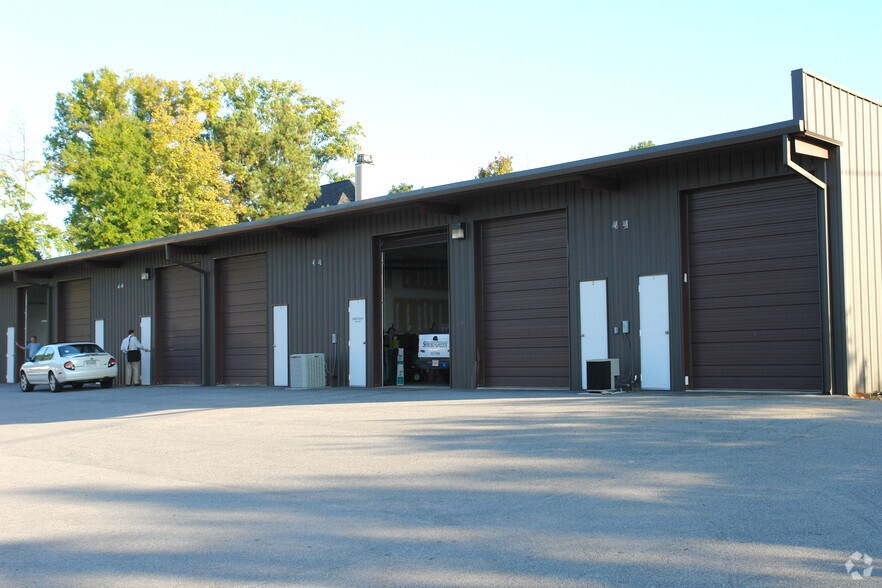More Photos Of 3545 Dreher Shoals Rd, Irmo Showroom For Lease