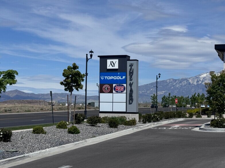 More Photos Of 665 450 N, Vineyard Storefront For Lease