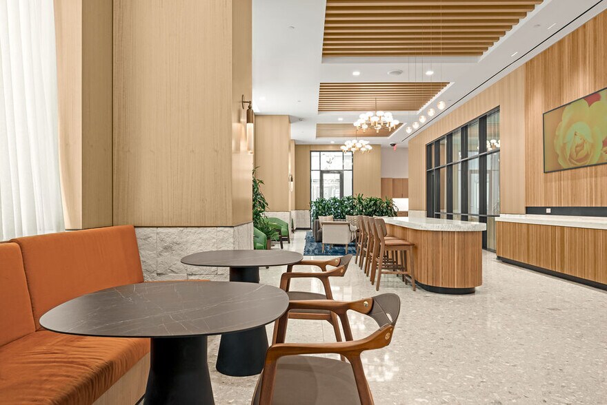 More Photos Of 300 W 6th St, Austin Office For Lease