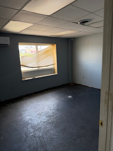 More Photos Of 490 E Church St, Lewisburg Warehouse For Lease