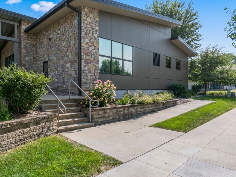 More Photos Of 2200 2nd St SW, Rochester Office For Sale