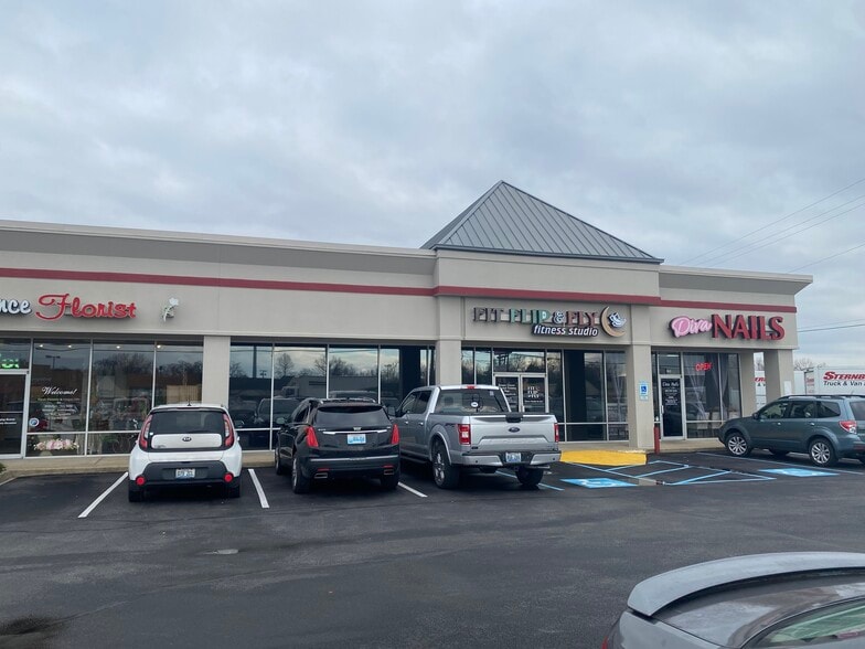 More Photos Of 12123 Shelbyville Rd, Louisville Unknown For Lease