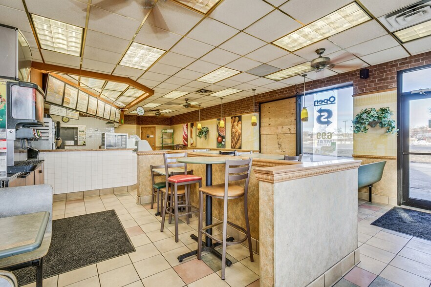 More Photos Of 449 7th St E, Saint Paul Storefront For Sale