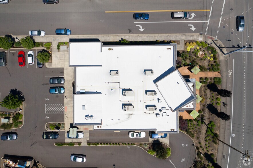 More Photos Of 2825 Commercial St SE, Salem Freestanding For Lease