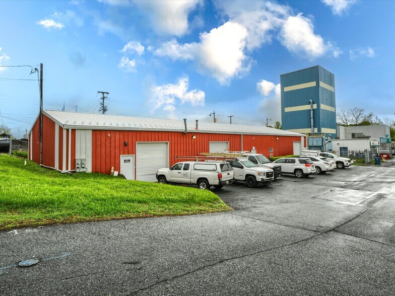 Primary Photo Of 610 Front St, Catasauqua Warehouse For Sale